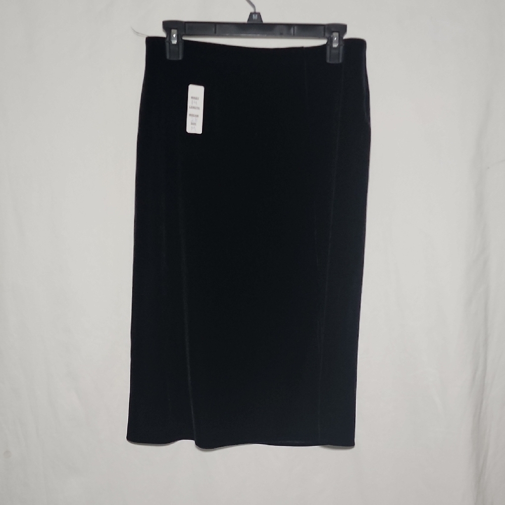 Elegant Black Velvet Skirt for Women